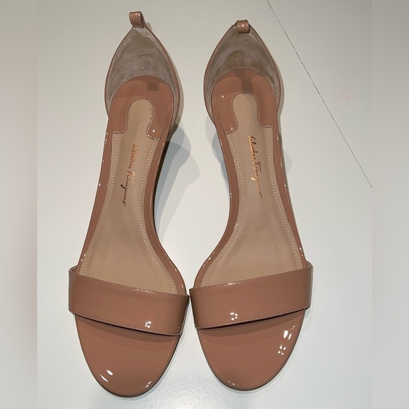 Authentic Salvatore Ferragamo Nude Kitten flower heels (brand new) - Picture 2 of 10